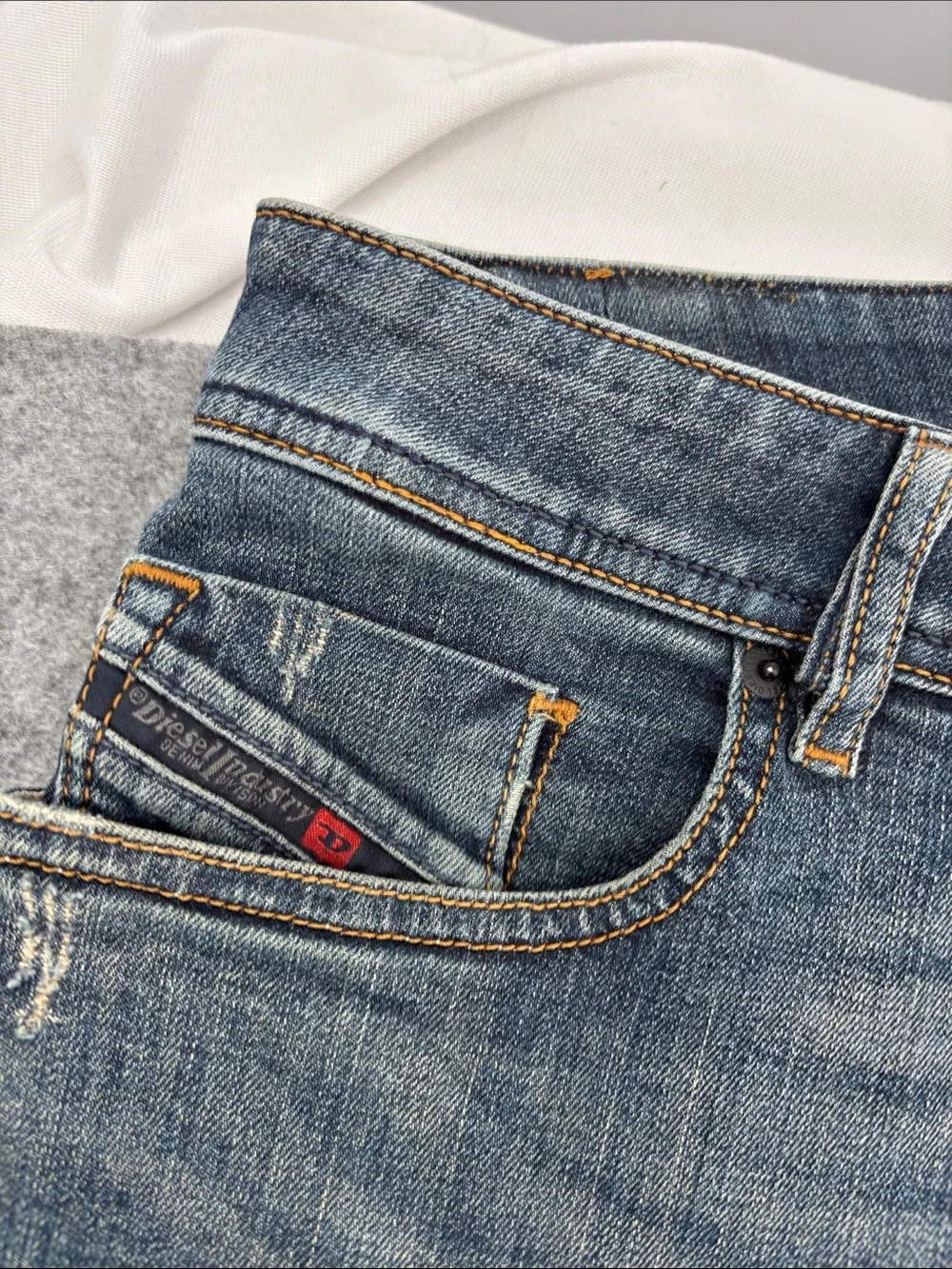 Diesel Men's 1979 Sleenker Skinny Fit  button fly distressed Jeans 31